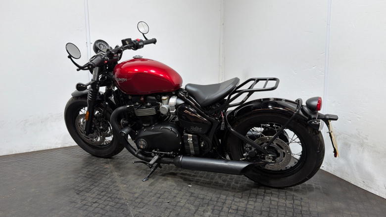 Triumph Bonneville Bobber Black